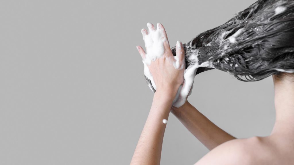 recycler un shampoing - démarche zéro déchet - pranaloé cosmétiques bio